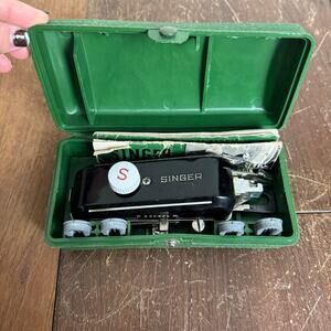 Vintage Singer buttonholer‎ 160506 Complete 1940s Case Manual & original pieces